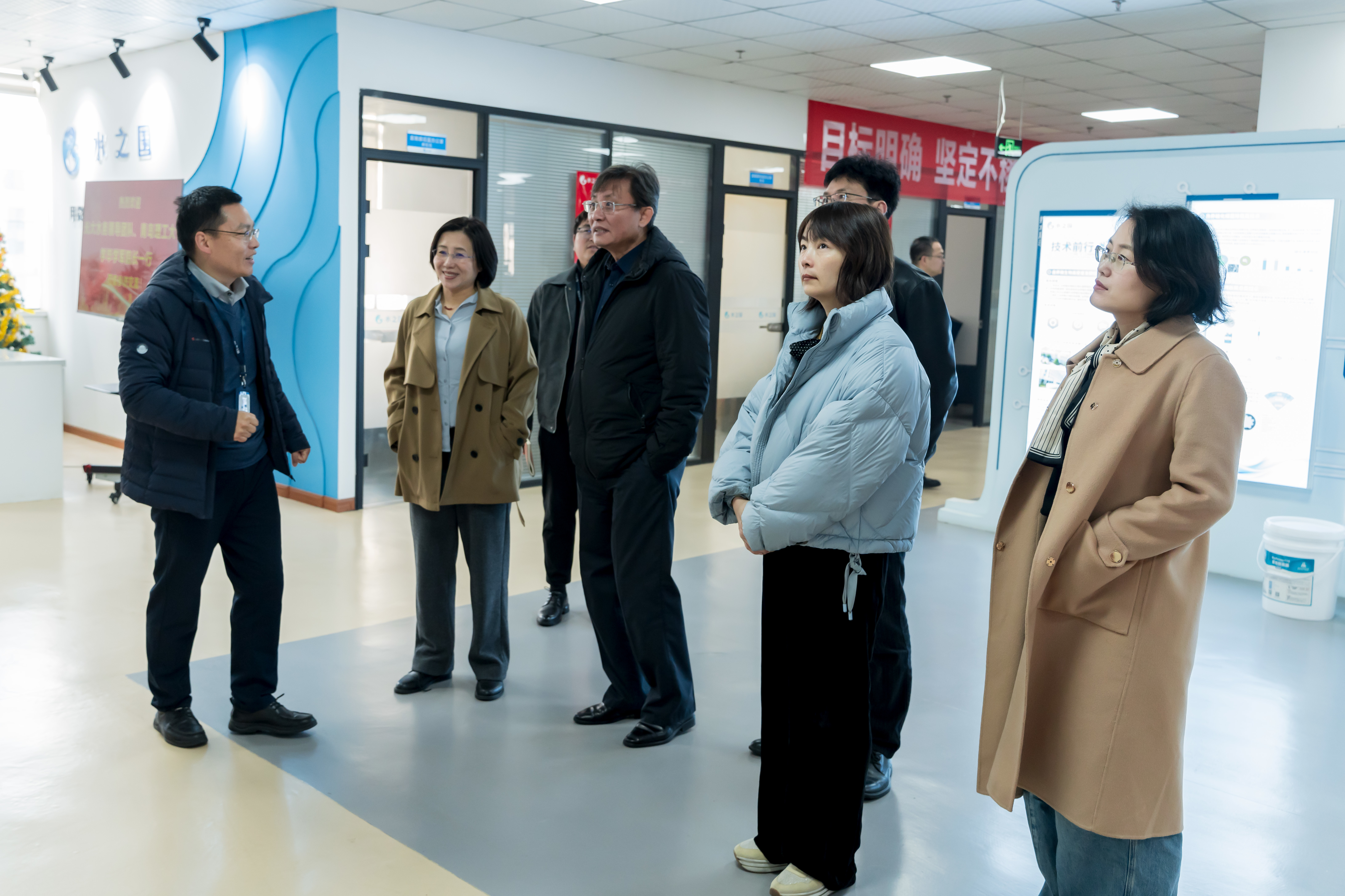 深入污水科技前沿，青岛理工&光大水务莅临yp街机电子参观交流！